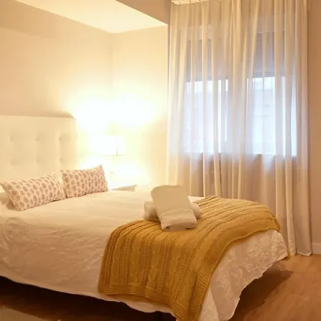 Curto - Amplio Apartamento En El Centro De Castro *